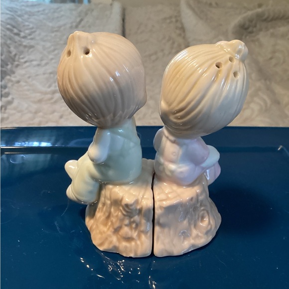 Precious moments salt and pepper set - Picture 2 of 2